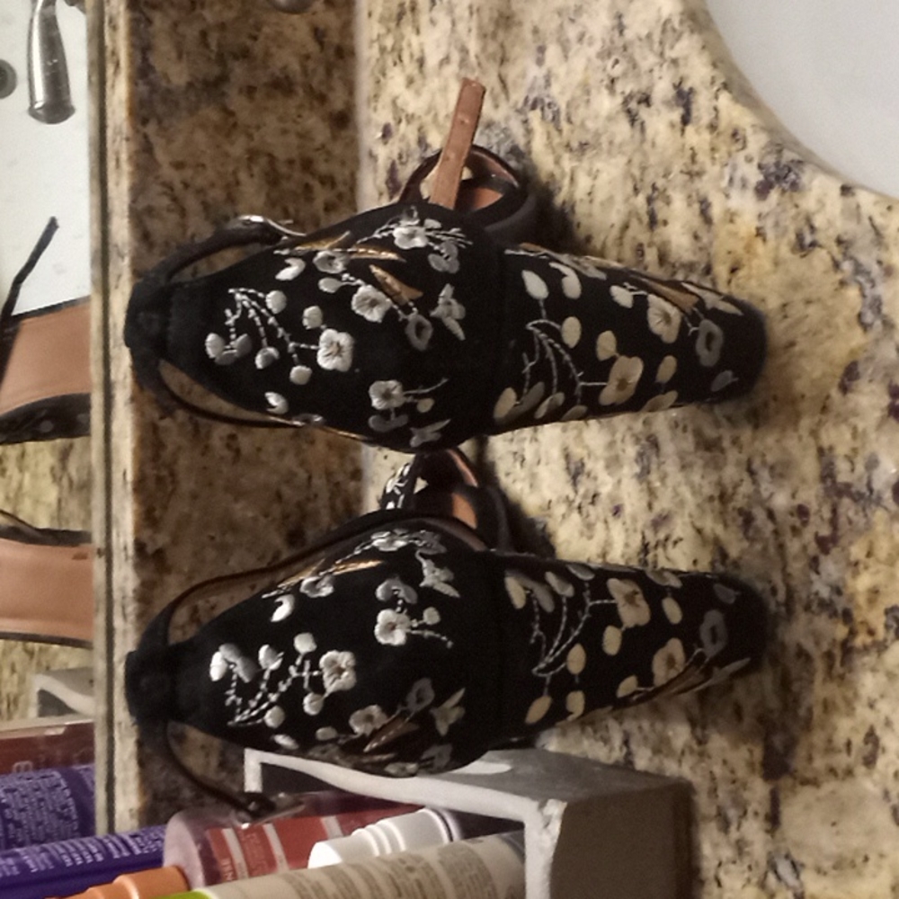 Strappy heel - Picture 2 of 5